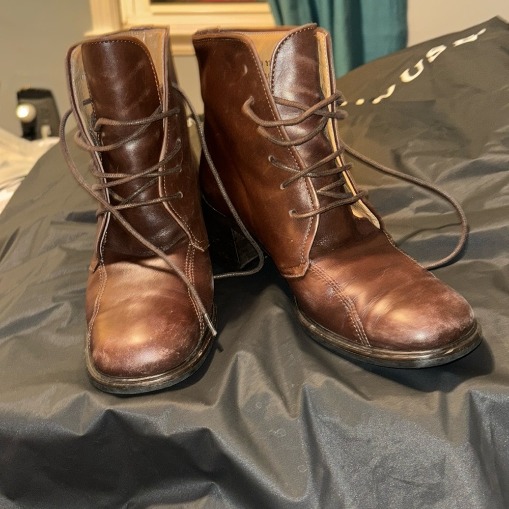 COACH BROWN LEATHER LACE UP ANKLE BOOTS 👢👢